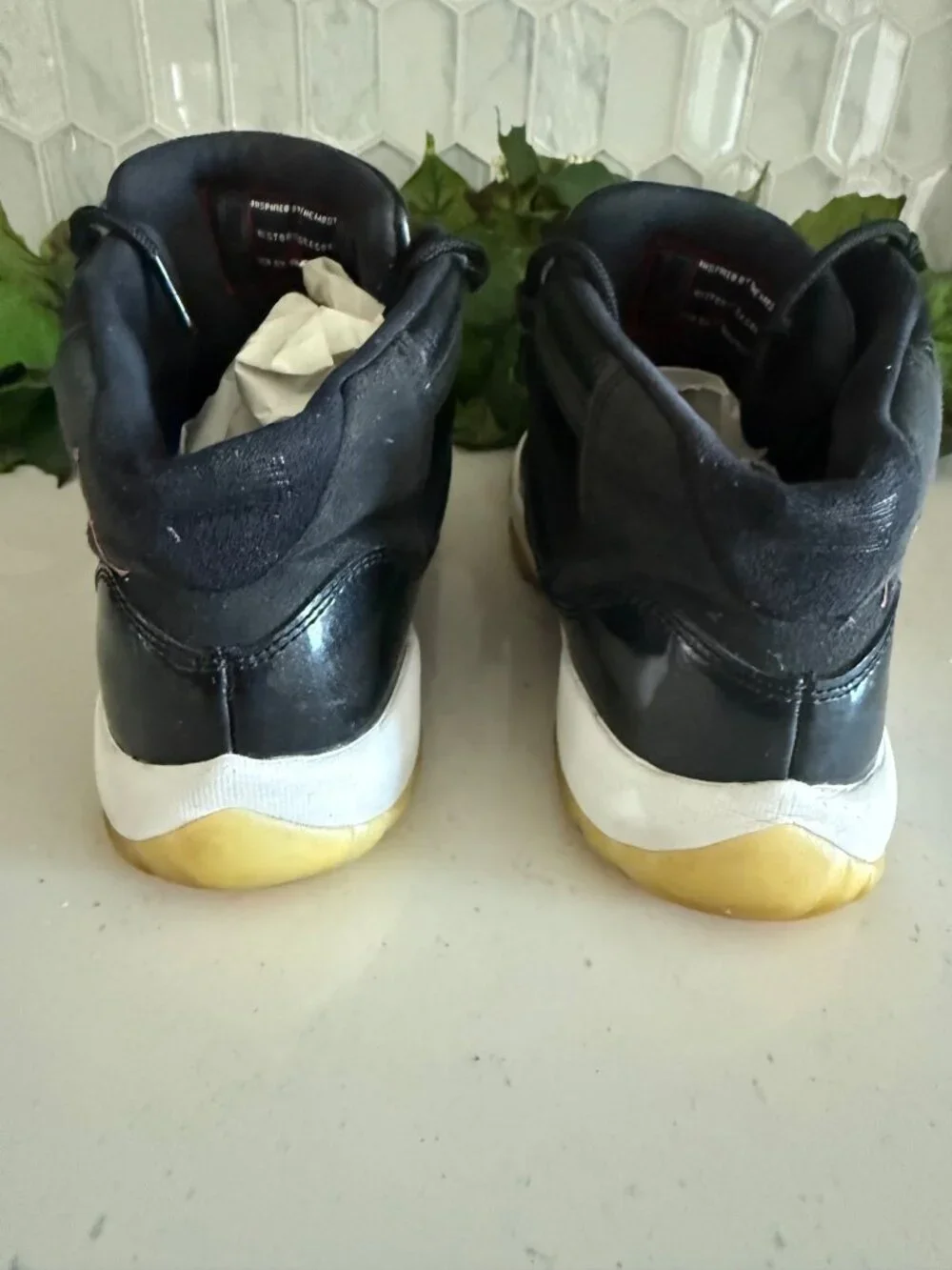 Air Jordan Retro 11 72-10 Black/White Basketball Shoes Size 7Y Youth
